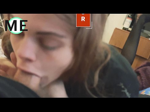 ❤️ Πούτσος στο λαιμό της, σκισμένο καλσόν και σκισμένα τακούνια Πόρνο ️